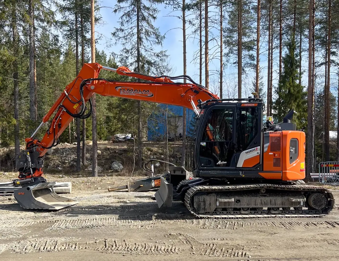 H.Malm Entreprenad – Hitachi ZX135US-7B