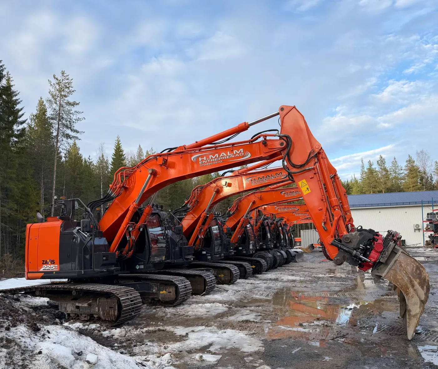 H.Malm Entreprenad grävmaskin i arbete
